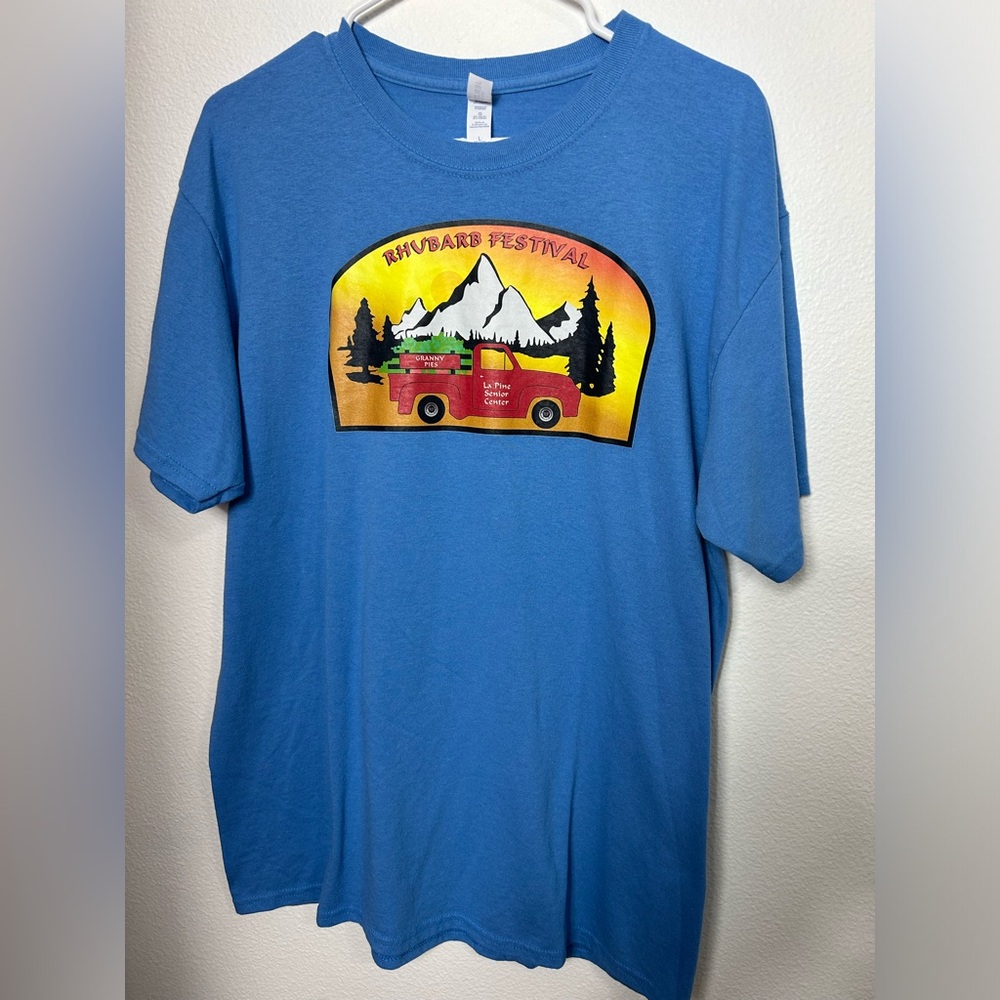 Rhubarb Festival La Pine Oregon Granny pies T-Shirt Men’s Lg  blue short sleeve
